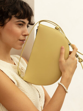 Monk&Anna Farou Half moon bag Pampas