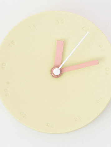 Studio Harm&Elke Klok porselein Yellow met witte secondewijzer