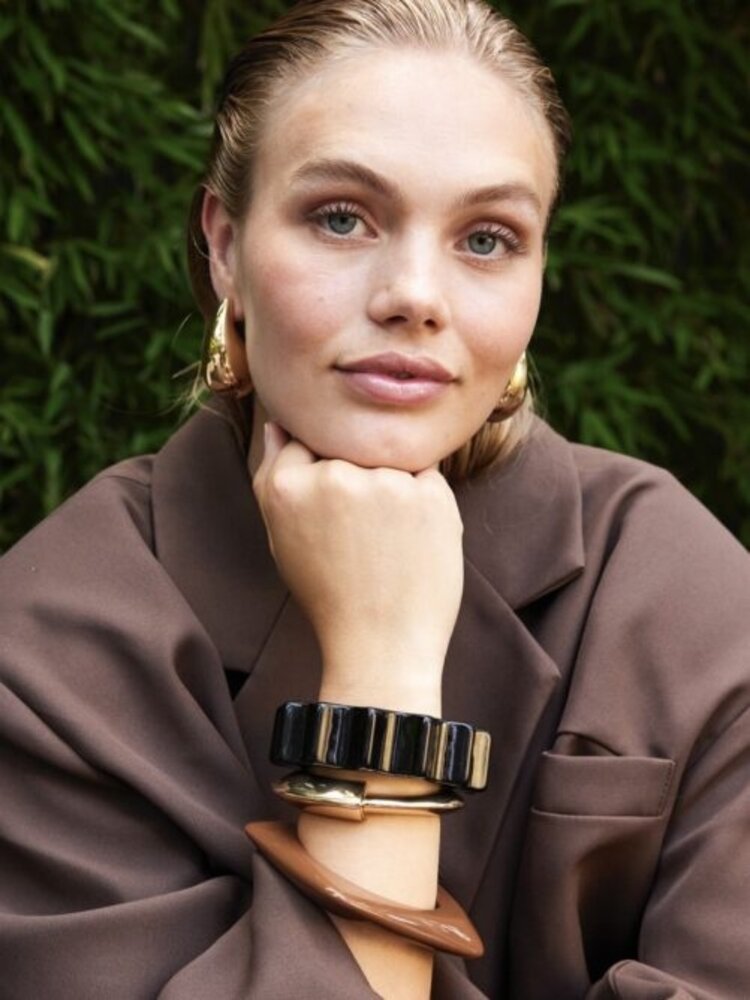 Ellen Beekmans Bangle assymetrisch vierkant Bruin