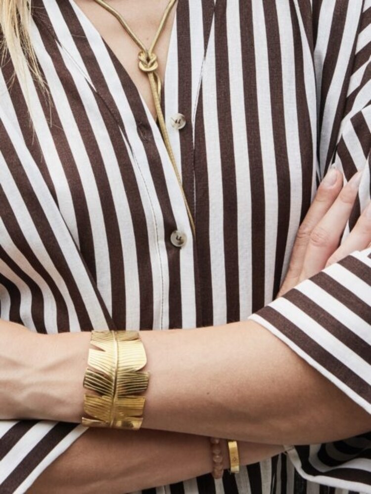 Ellen Beekmans Bangle breed met blad Goud