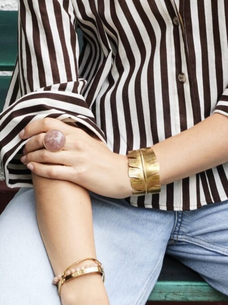 Ellen Beekmans Bangle breed met blad Goud