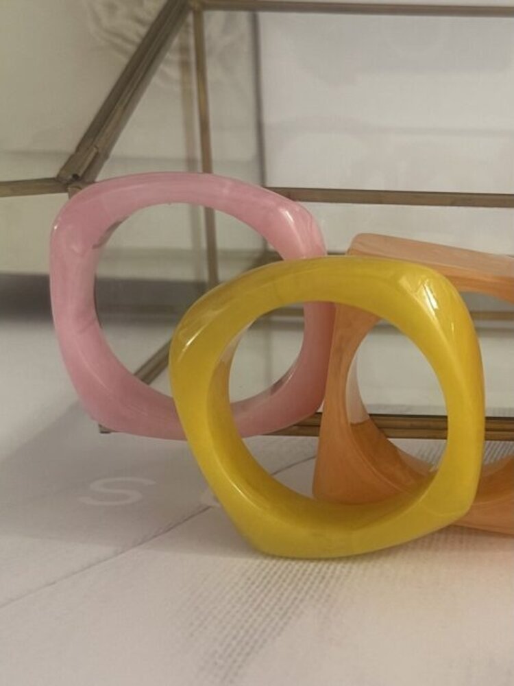 Ellen Beekmans Bangle vierkant organisch Roze