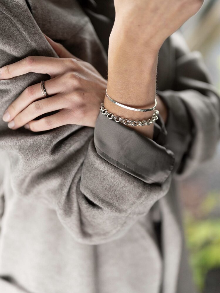 Ellen Beekmans Bangle smal gehamerd Zilver