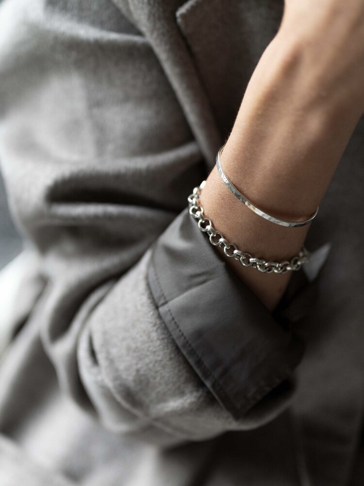 Ellen Beekmans Bangle smal gehamerd Zilver