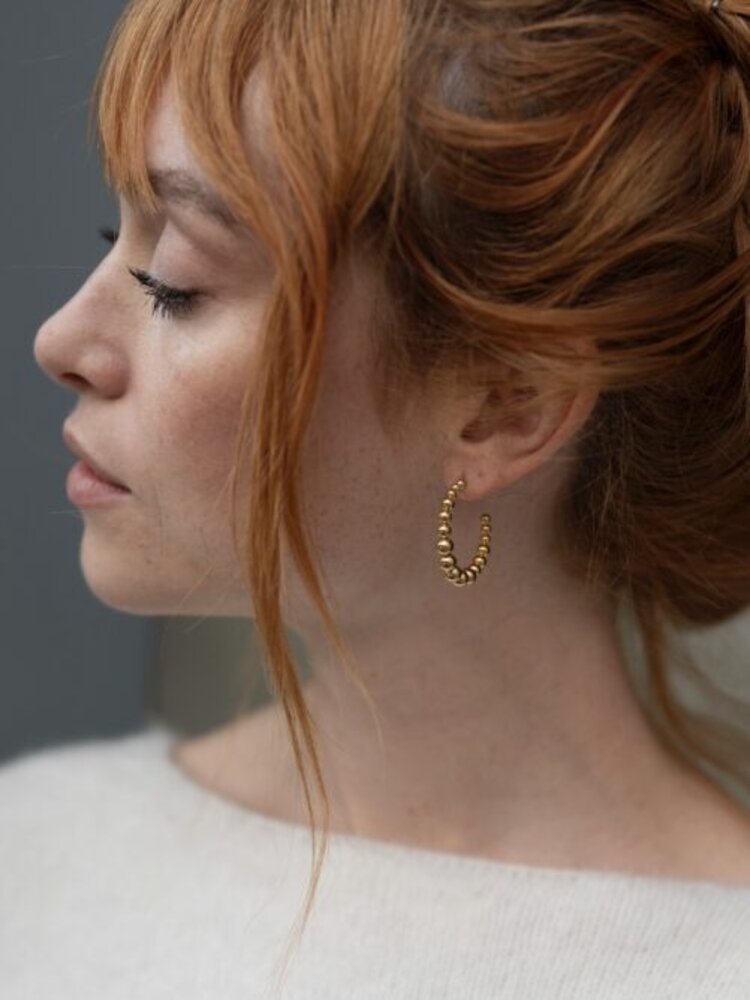 Ellen Beekmans Oorringen met balletjes Goud