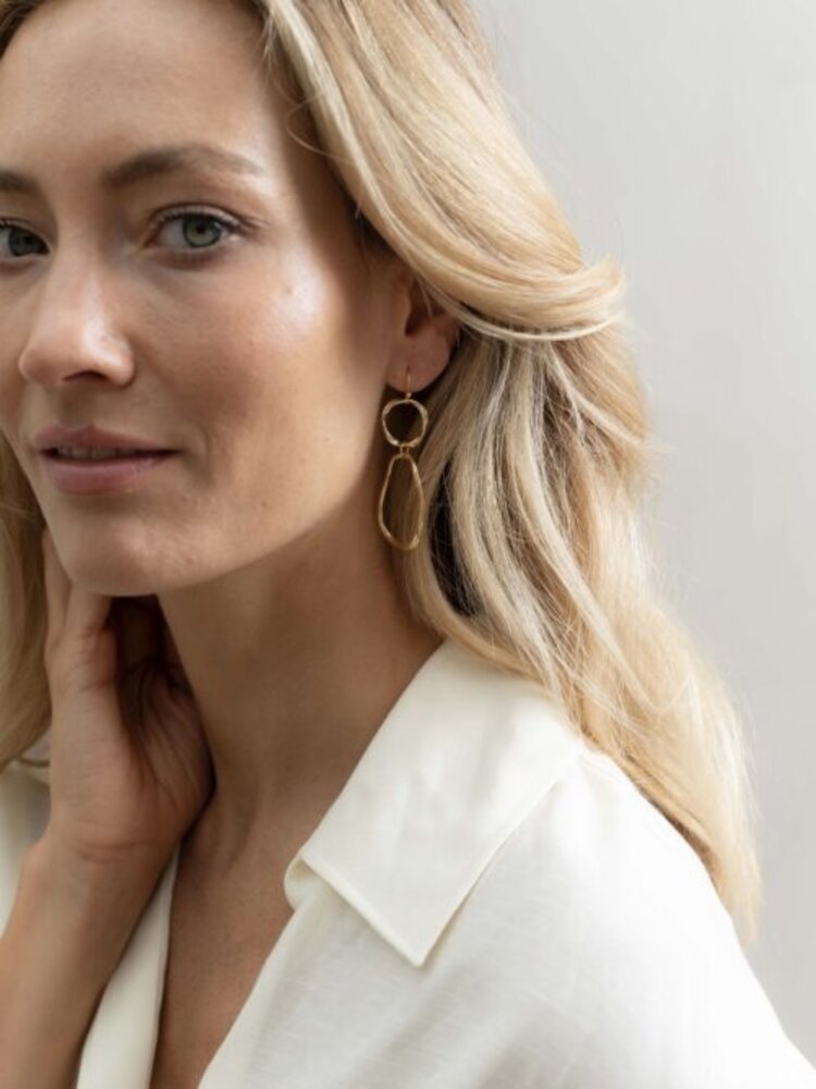 Ellen Beekmans Oorbellen met organische hangers Goud