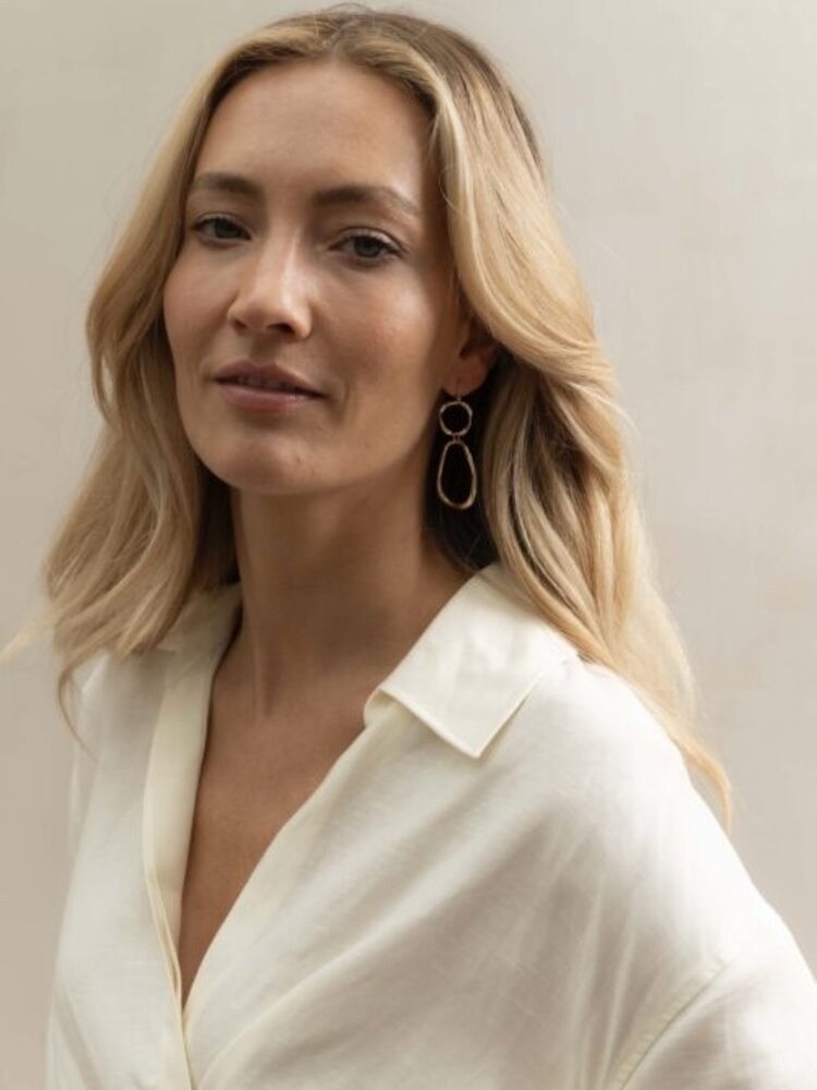 Ellen Beekmans Oorbellen met organische hangers Goud