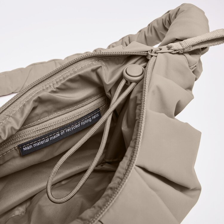 GOT BAG Pleat Moon Bag Small Scallop