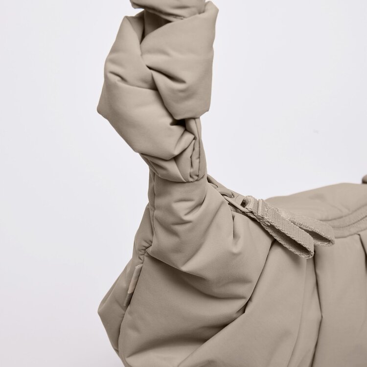 GOT BAG Pleat Moon Bag Small Scallop