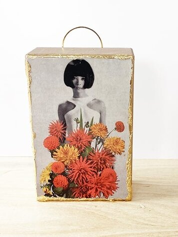 Studio The cube Vintage Block Behind the flowers