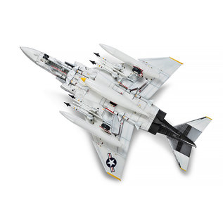 Zoukei-Mura F-4J Phantom II Navy VF-142 "Ghostriders" - 1:48