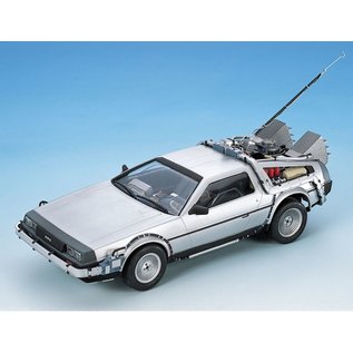 Aoshima DeLorean - "Back to the future" Part I - 1:24