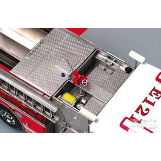 Trumpeter American LaFrance Eagle Fire Pumper 2002 - 1:25