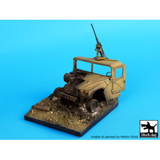 Black Dog Destroyed Humvee Base - Vignette mit zerstörtem Humvee - 1:35