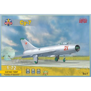 Modelsvit Sukhoi Su-7 Soviet fighter bomber - 1:72