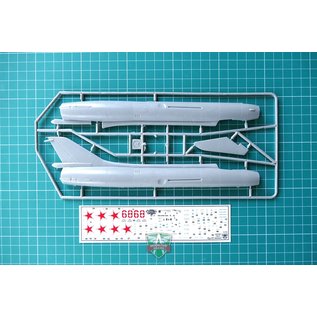 Modelsvit Sukhoi Su-17 "Early" fighter bomber - 1:72
