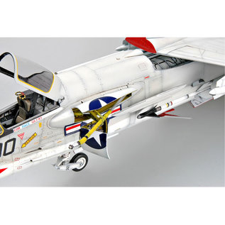 Trumpeter Vought F-8J Crusader - 1:32