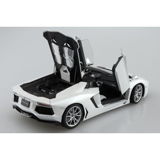 Aoshima Lamborghini Aventador Roadster - 1:24