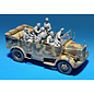 MiniArt Kfz. 70 (MB L1500A) German 4x4 Car w/Crew - 1:35