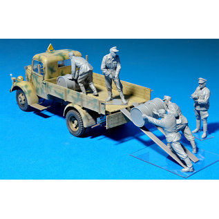 MiniArt MB 1500A 4x4 Cargo Truck w/Loading Crew - 1:35