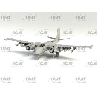 ICM Douglas B-26K Counter Invader w/ USAF Pilots & Ground Personnel - 1:48