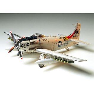 TAMIYA Douglas A-1H Skyraider USN - 1:48