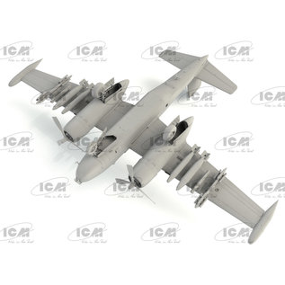 ICM Douglas B-26K Counter Invader USAF Vietnam War Attack Aircraft  - 1:48