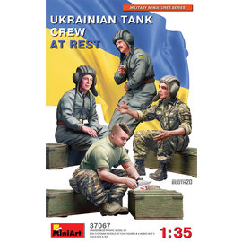 MiniArt MiniArt - Ukrainian Tank Crew at Rest - 1:35