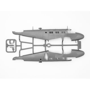 ICM Beech C18S American Passenger Aircraft - 1:48