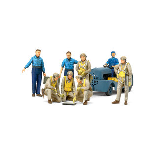 TAMIYA WWII U.S. Navy Pilots w/Moto-Tug - 1:48