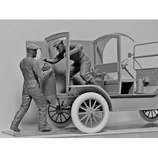 ICM Model T 1912 Delivery Car with American Gasoline Loaders - 1:24