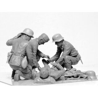ICM WWII German Military Medical Personnel - 1:35