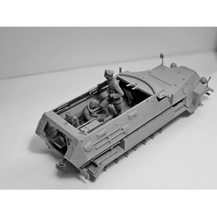 ICM "Beobachtungspanzerwagen" Sd.Kfz. 251/18 Ausf. A - WWII German Observation Vehicle with crew - 1:35