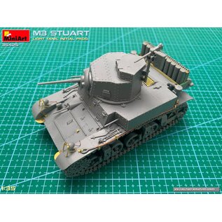 MiniArt M3 Stuart Light Tank - Initial Production - 1:35