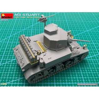 MiniArt M3 Stuart Light Tank - Initial Production - 1:35
