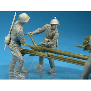 MiniArt Soviet Arlillery Crew on Maneuver - 1:35