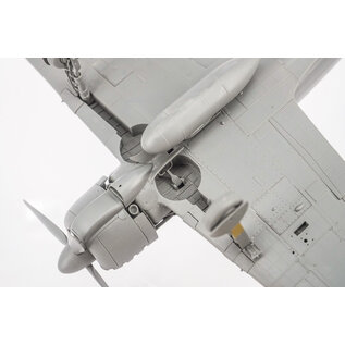 Border Model Akagi Bridge w/ Flight Deck & A6M2 Zero Fighter - 1:35