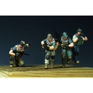 Trumpeter PMC in Iraq 2005 Armed Assault team - 1:35