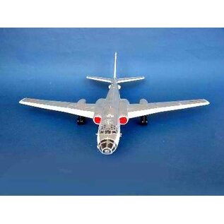Trumpeter Tupolev Tu-16K-26 Badger G / Chinese Xian H-6 - 1:72