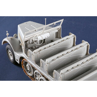 Trumpeter Schwerer Zugkraftwagen 18t - Sd.Kfz. 9 Artillery Version - 1:35
