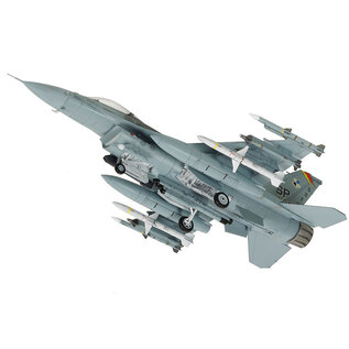 TAMIYA Lockheed Martin F-16CJ Block 50 Fighting Falcon - w/full equipment - 1:72