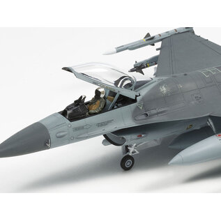 TAMIYA Lockheed Martin F-16CJ Block 50 Fighting Falcon - w/full equipment - 1:72