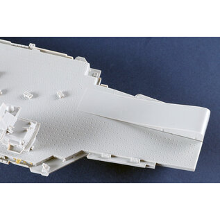 Trumpeter HMS Queen Elizabeth - British Aircraft Carrier - 1:700