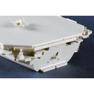 Trumpeter HMS Queen Elizabeth - British Aircraft Carrier - 1:700