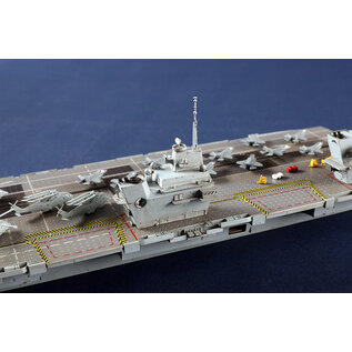 Trumpeter HMS Queen Elizabeth - British Aircraft Carrier - 1:700