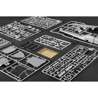 Trumpeter Bell UH-1B Huey "Gunship" - 1:35