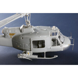 Trumpeter Bell UH-1B Huey "Gunship" - 1:35