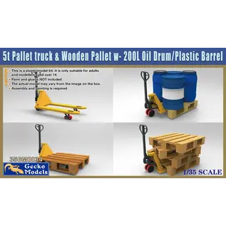 Gecko Models 5t Pallet Truck & Wooden Pallet with 200 Litre Oil Drum and Plastic Barrel - 1:35
