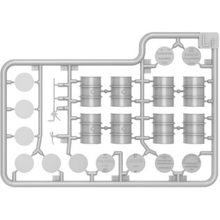 MiniArt Finnish and Soviet Pilots w/Accessories - 1:48