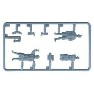 MiniArt Finnish and Soviet Pilots w/Accessories - 1:48